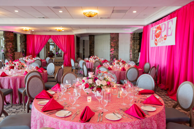 Table scape with bright pink napkins