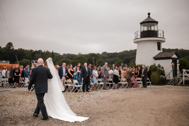 Bride and dad approach the aisle