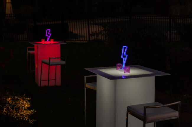 Light-up cubes with lightning bolt centerpieces 