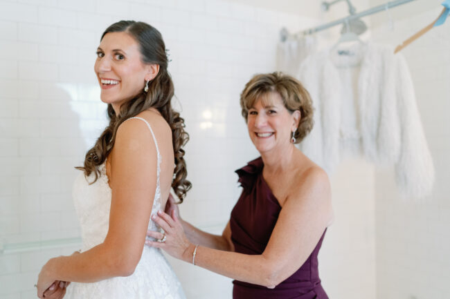 Lindsay & Jason: A Classic and Classy New England Shore Wedding